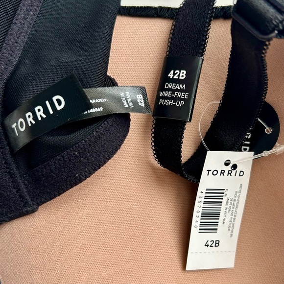 Torrid Dream Wire-Free Push Up Floral Lace Bra Black and Nude Size 42B NWT - Picture 10 of 13